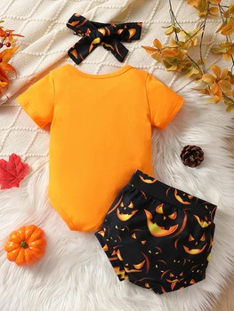 Милый комплект костюмов на Хэллоуин для новорожденных - Очаровательный комбинезон с принтом тыквы, шортами и повязкой на голову с бантом для младенцев