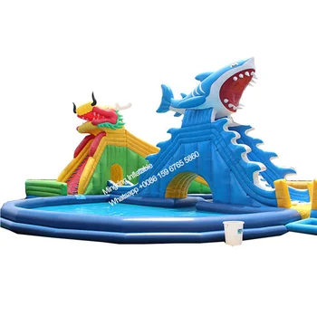 Коммерческий мобильный Гигантский надувной наземный аквапарк с драконами и акулами, Наземная водная горка с бассейном