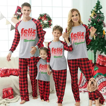 Комплект рождественских семейных пижам Feliz Navidad WordArt серый пижамный комплект